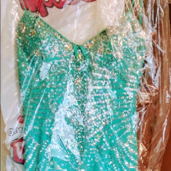 Prom dresses - Picture 6 of 8